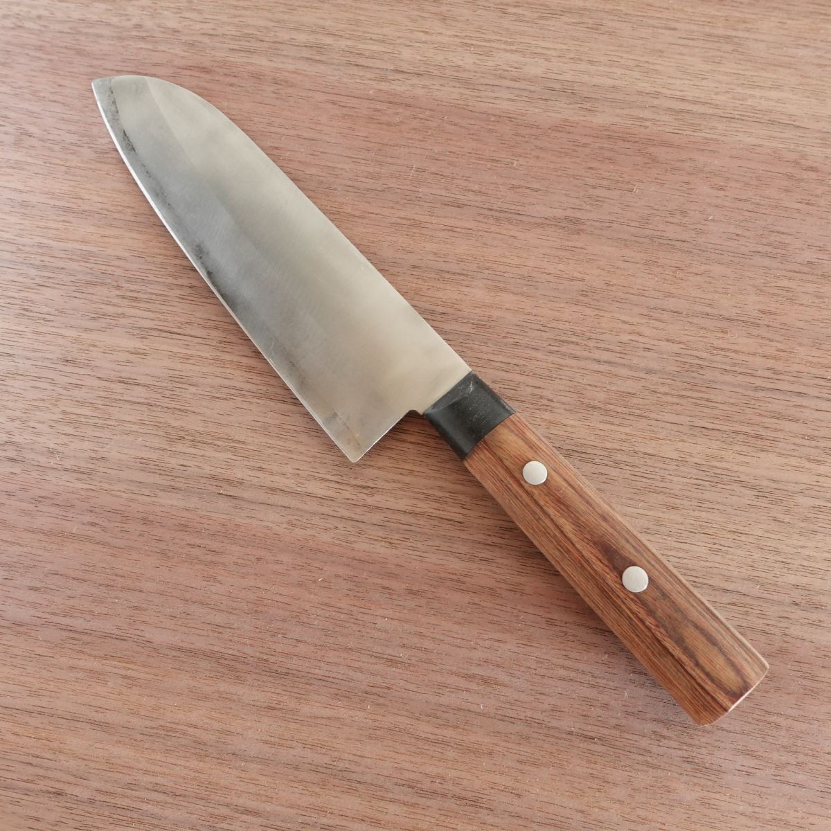 Soshu-den Santoku Knife, Sharpened, All-Purpose Knife, Double-Edged, Hon-Warikomi, 170mm