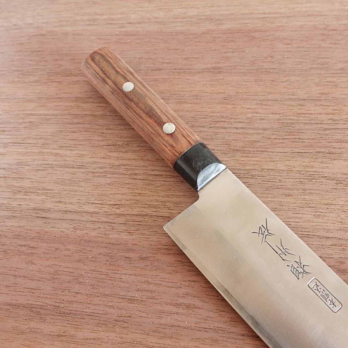 Soshu-den Santoku Knife, Sharpened, All-Purpose Knife, Double-Edged, Hon-Warikomi, 170mm