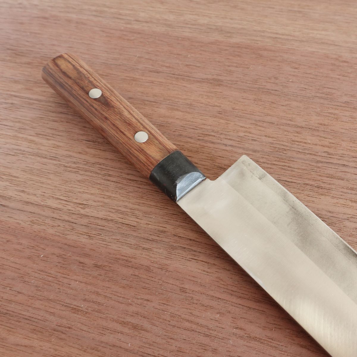 Soshu-den Santoku Knife, Sharpened, All-Purpose Knife, Double-Edged, Hon-Warikomi, 170mm