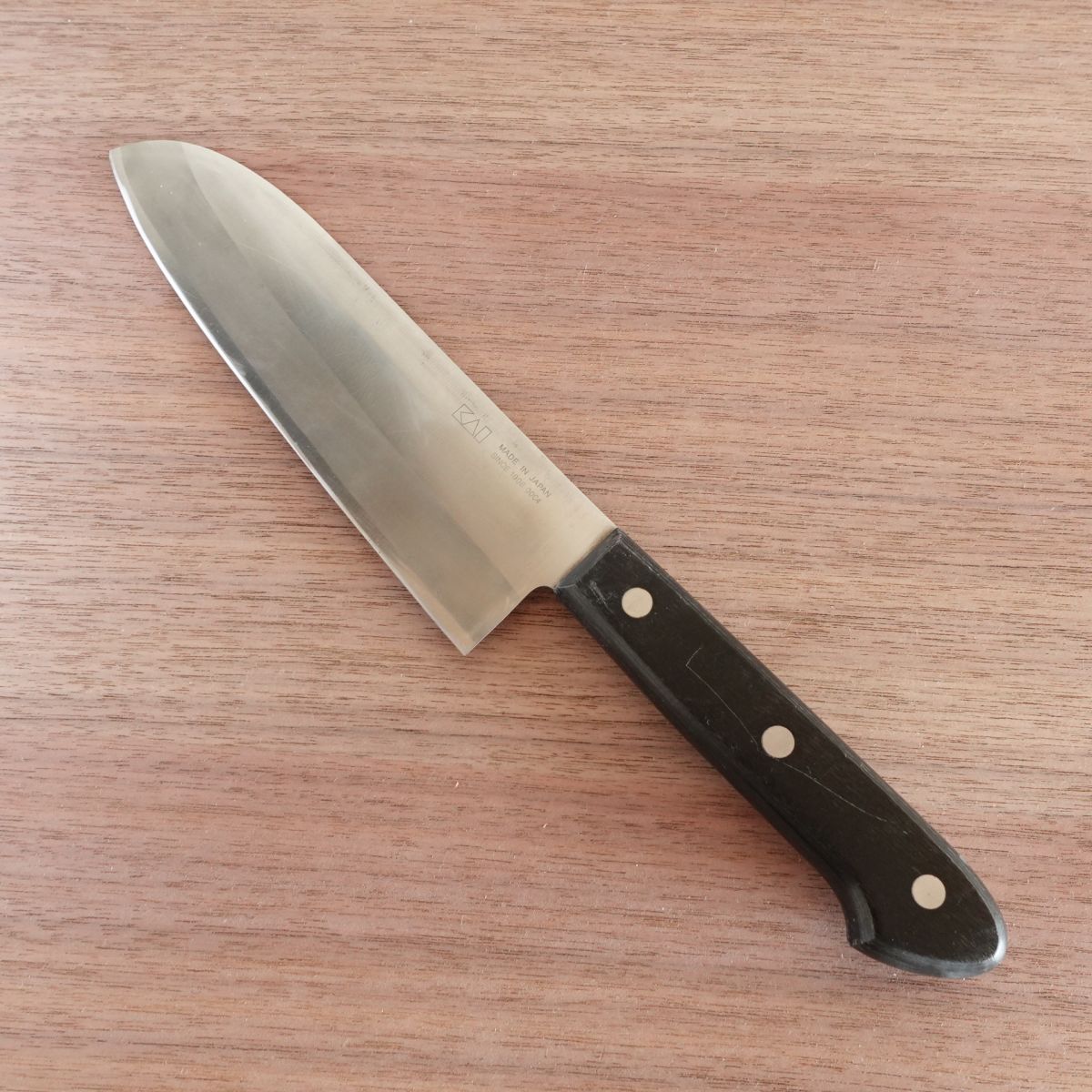Seki Magoroku Santoku Knife, Sharpened, Stainless Steel, All-Purpose Knife, KAI, 170mm