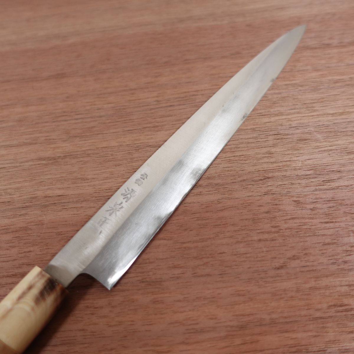 Minamoto Izumimasa Yanagiba Knife, Sharpened, White Water Buffalo Handle, Sashimi Knife, Nearly Unused, Boxed, 240mm