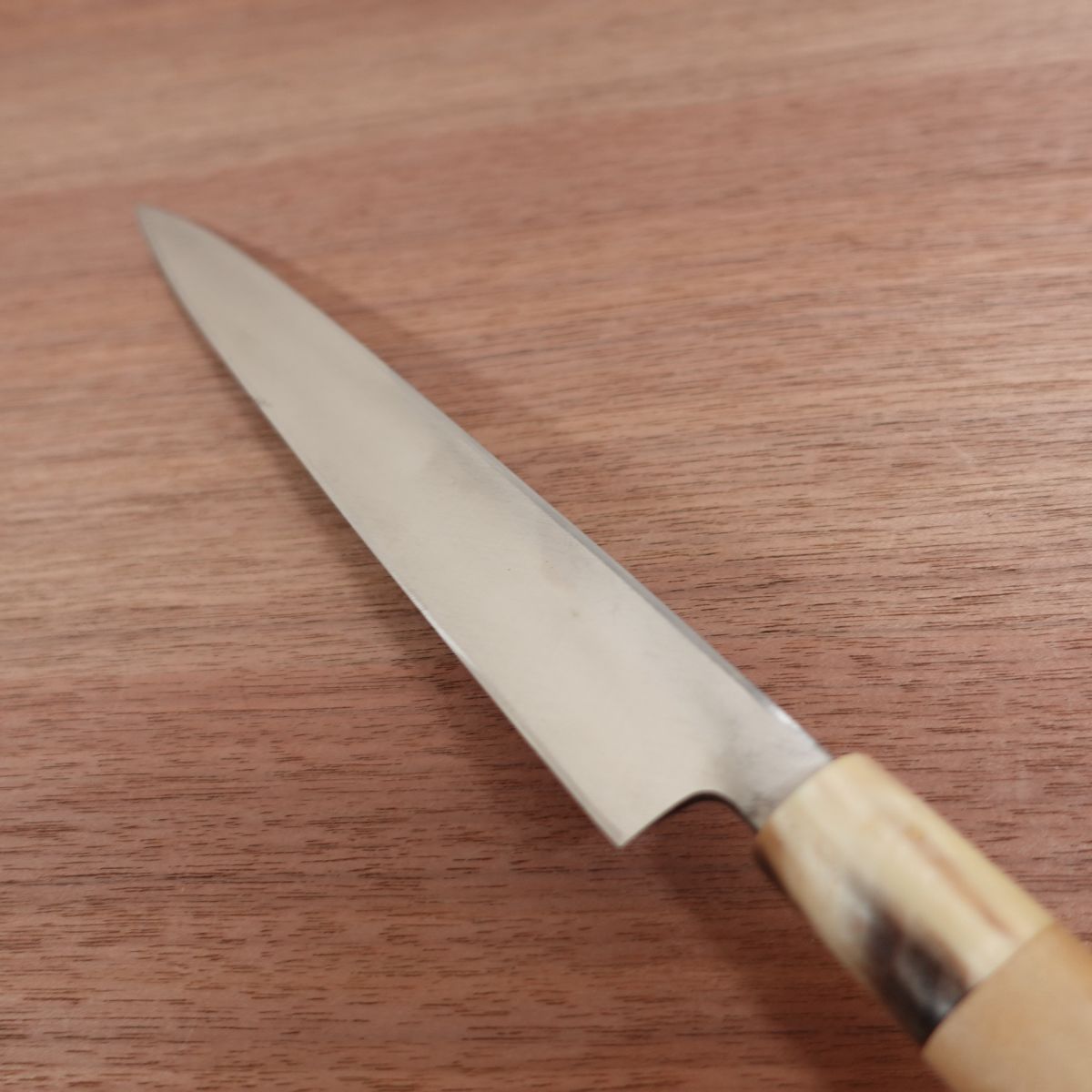 Minamoto Izumimasa Yanagiba Knife, Sharpened, White Water Buffalo Handle, Sashimi Knife, Nearly Unused, Boxed, 240mm