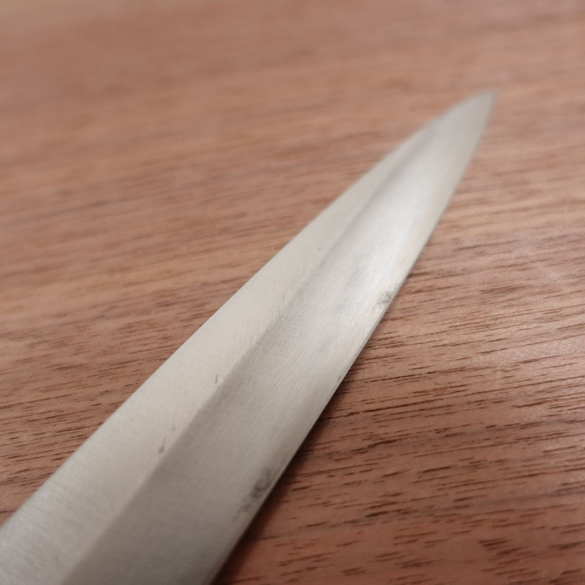Minamoto Izumimasa Yanagiba Knife, Sharpened, White Water Buffalo Handle, Sashimi Knife, Nearly Unused, Boxed, 240mm