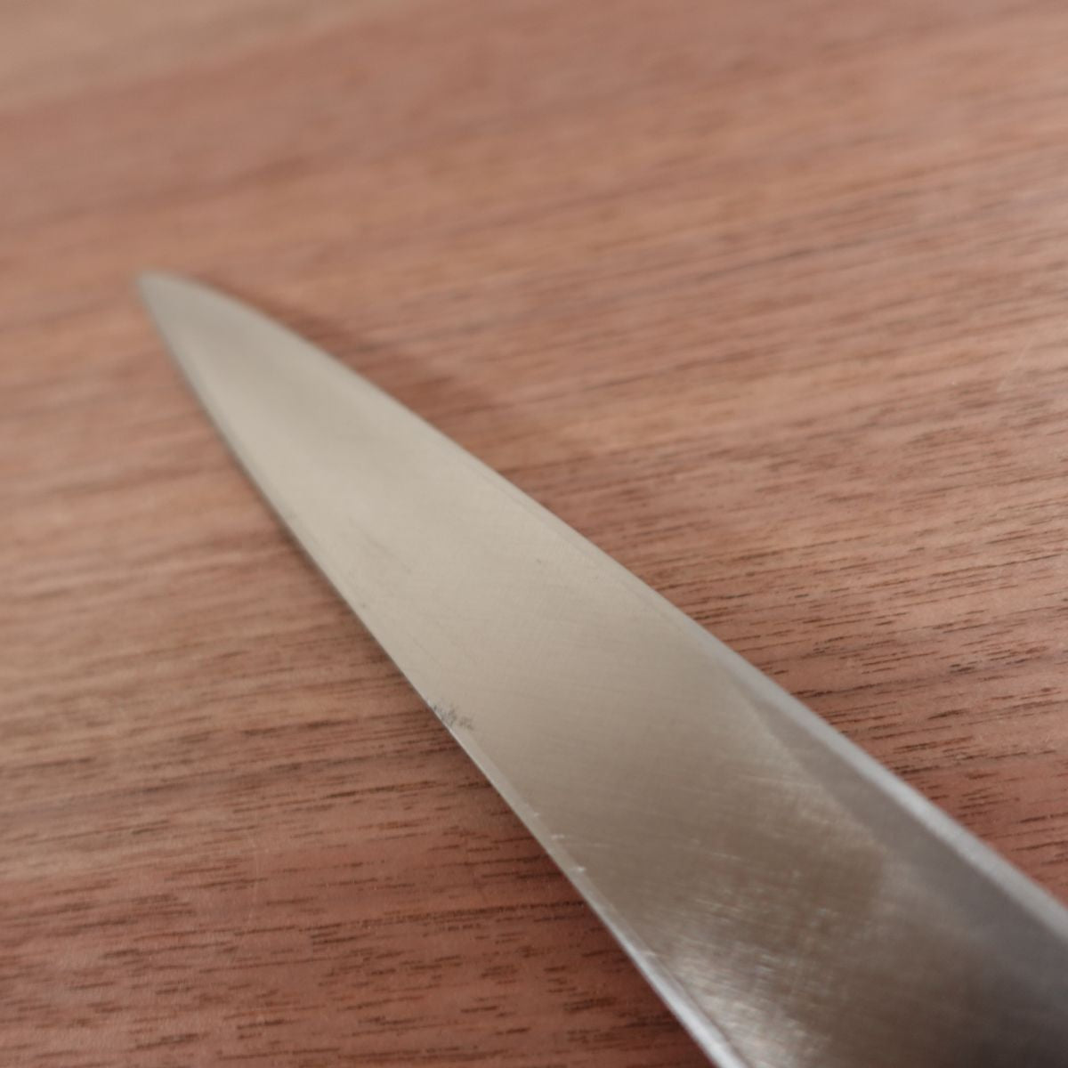 Minamoto Izumimasa Yanagiba Knife, Sharpened, White Water Buffalo Handle, Sashimi Knife, Nearly Unused, Boxed, 240mm