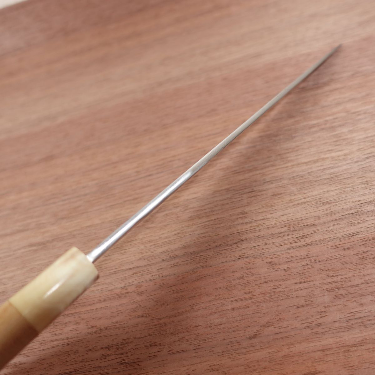 Minamoto Izumimasa Yanagiba Knife, Sharpened, White Water Buffalo Handle, Sashimi Knife, Nearly Unused, Boxed, 240mm