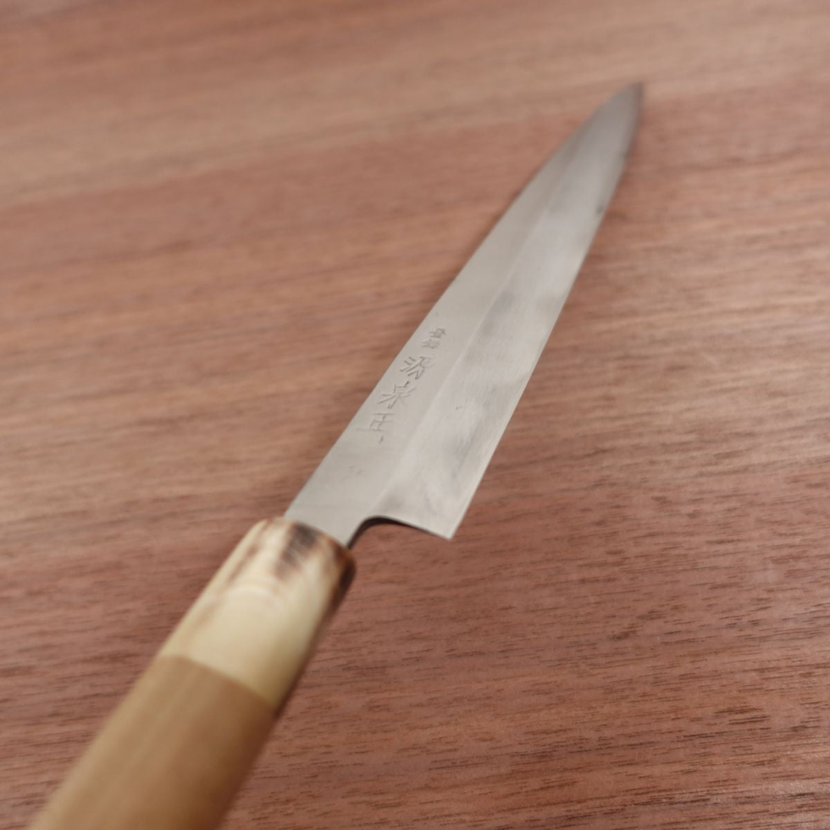 Minamoto Izumimasa Yanagiba Knife, Sharpened, White Water Buffalo Handle, Sashimi Knife, Nearly Unused, Boxed, 240mm