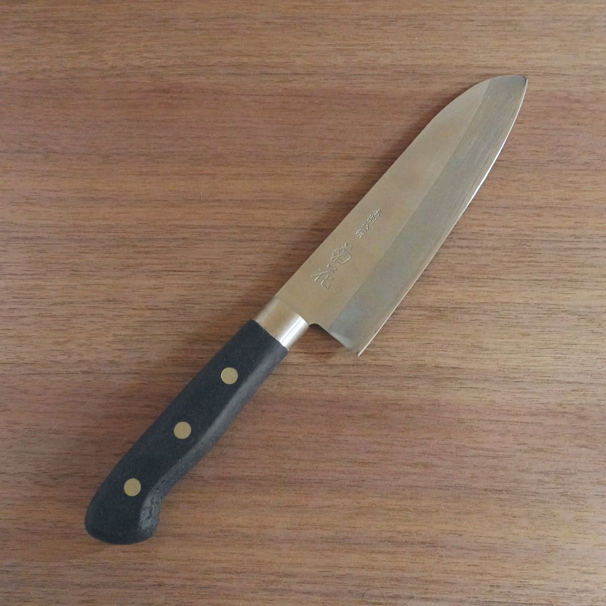 Kikka Santoku Knife, Sharpened, All-Purpose Knife, Hon-Warikomi Steel, KAI, 165mm