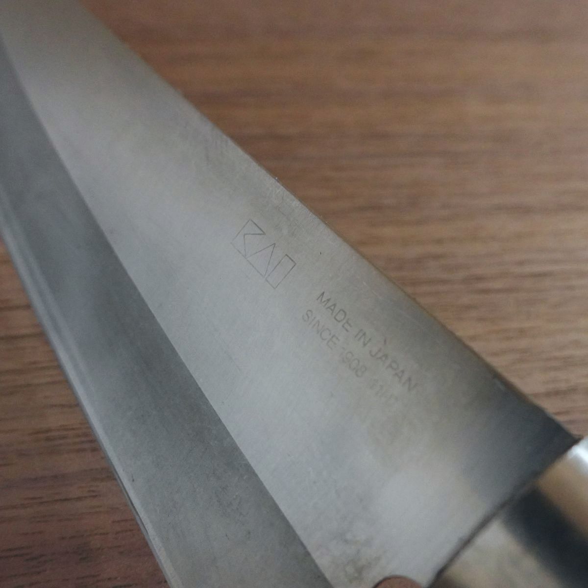 Kikka Santoku Knife, Sharpened, All-Purpose Knife, Hon-Warikomi Steel, KAI, 165mm