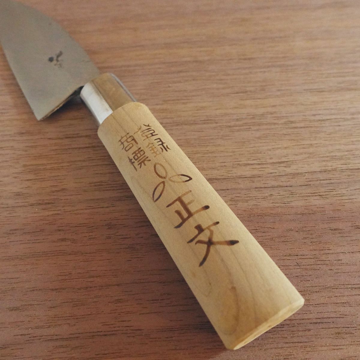 Masafumi Ko-Deba Messer, geschärft, Kurouchi-Finish, Aji-Messer, einseitig geschliffen, 105mm