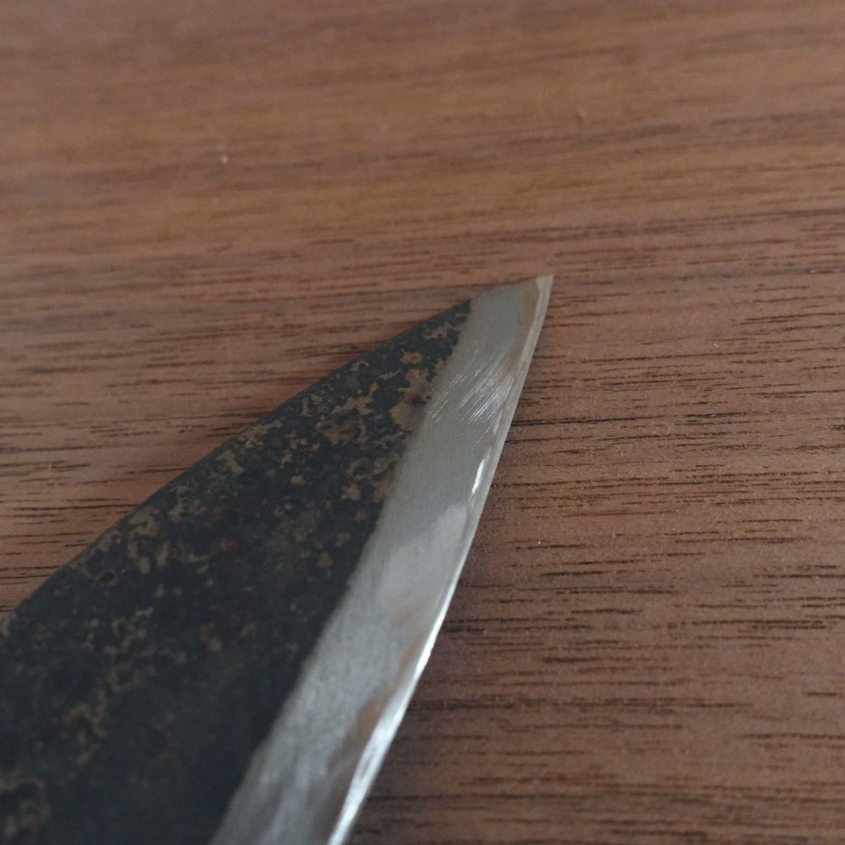 Masafumi Ko-Deba Messer, geschärft, Kurouchi-Finish, Aji-Messer, einseitig geschliffen, 105mm