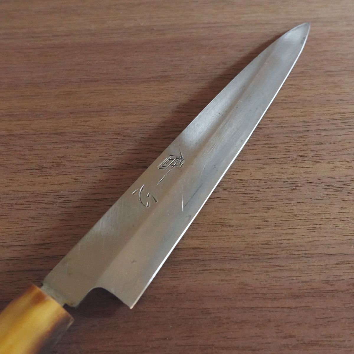 Suishin Yanagiba Knife, Sharpened, White Water Buffalo Handle, Sashimi Knife, Yasuki Steel, 215mm