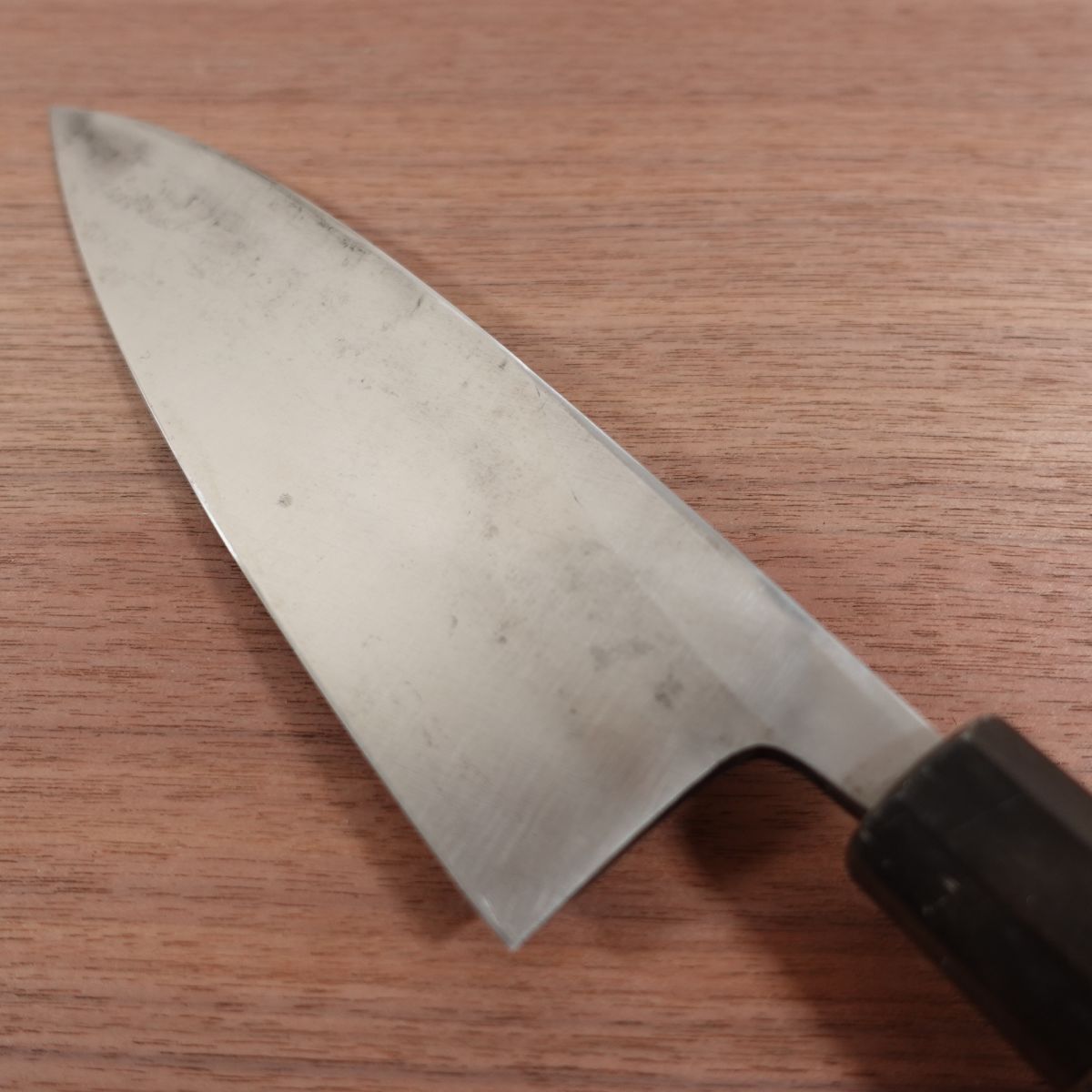 Minamoto Izumimasa Large Deba Knife, Sharpened, Octagonal Water Buffalo Handle, Carbon Steel, 220mm