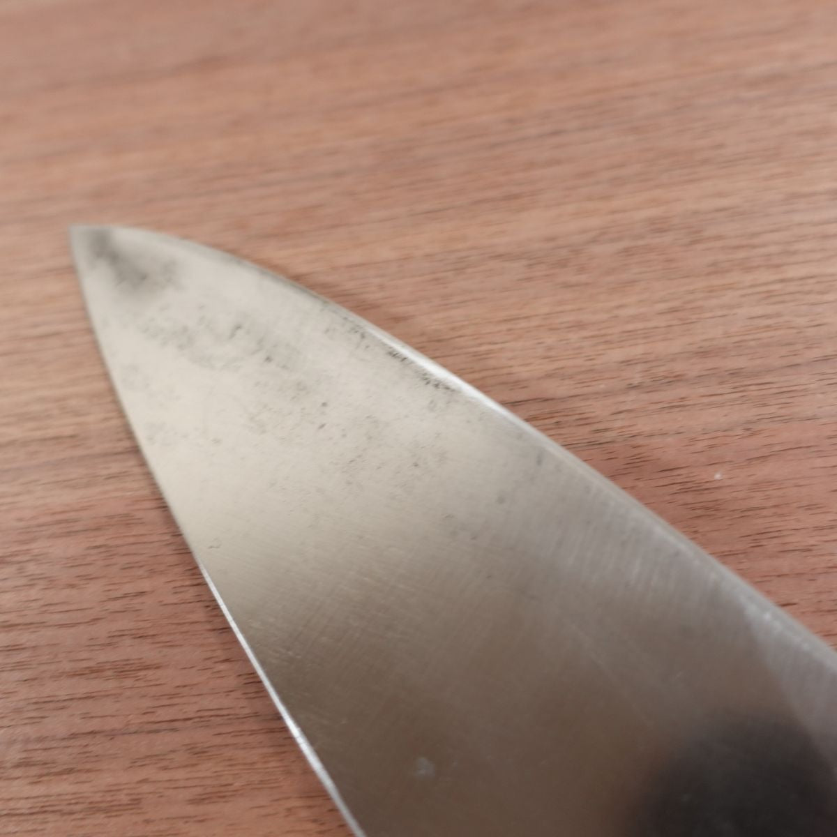Minamoto Izumimasa Large Deba Knife, Sharpened, Octagonal Water Buffalo Handle, Carbon Steel, 220mm