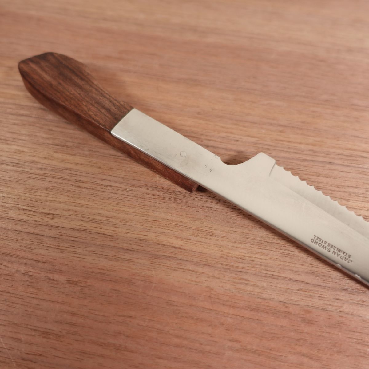 Japan Sword Bread Knife, Serrated Edge, Ham Slicer, Stainless Steel, Unique Handle, 165mm
