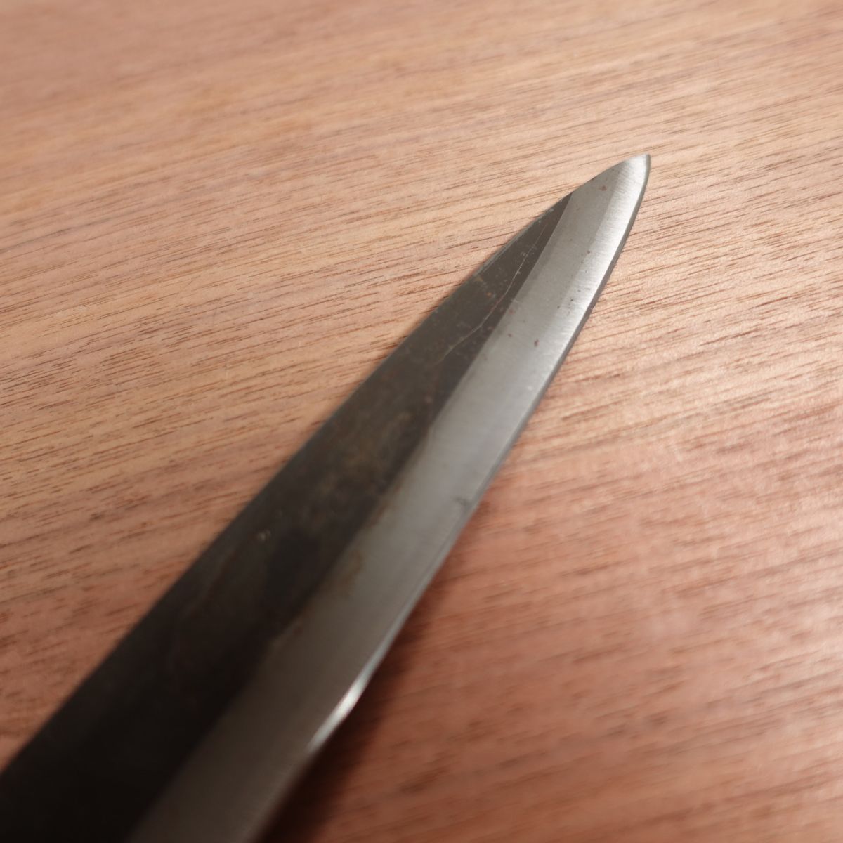 Yushun Yanagiba Knife, Sharpened, Double Bevel, Kurouchi Finish, Thin Blade, Sashimi Knife, Excellent Condition, 220mm