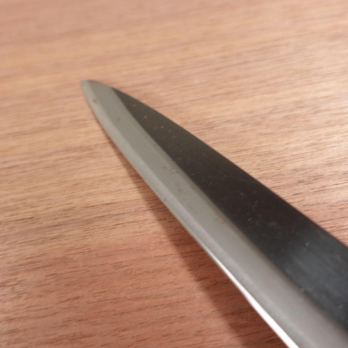 Yushun Yanagiba Knife, Sharpened, Double Bevel, Kurouchi Finish, Thin Blade, Sashimi Knife, Excellent Condition, 220mm