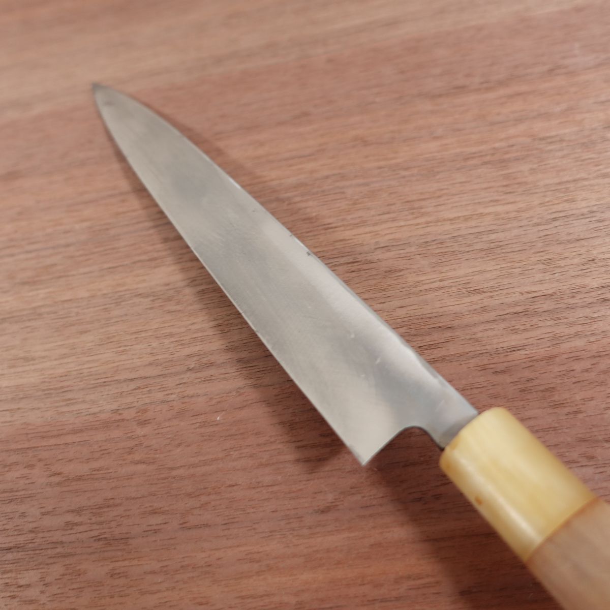 Yoshihide Yanagiba Knife, Sharpened, White Water Buffalo Handle, Tosa Yoshihide Special, Carbon Steel, Boxed, Excellent Condition, 240mm