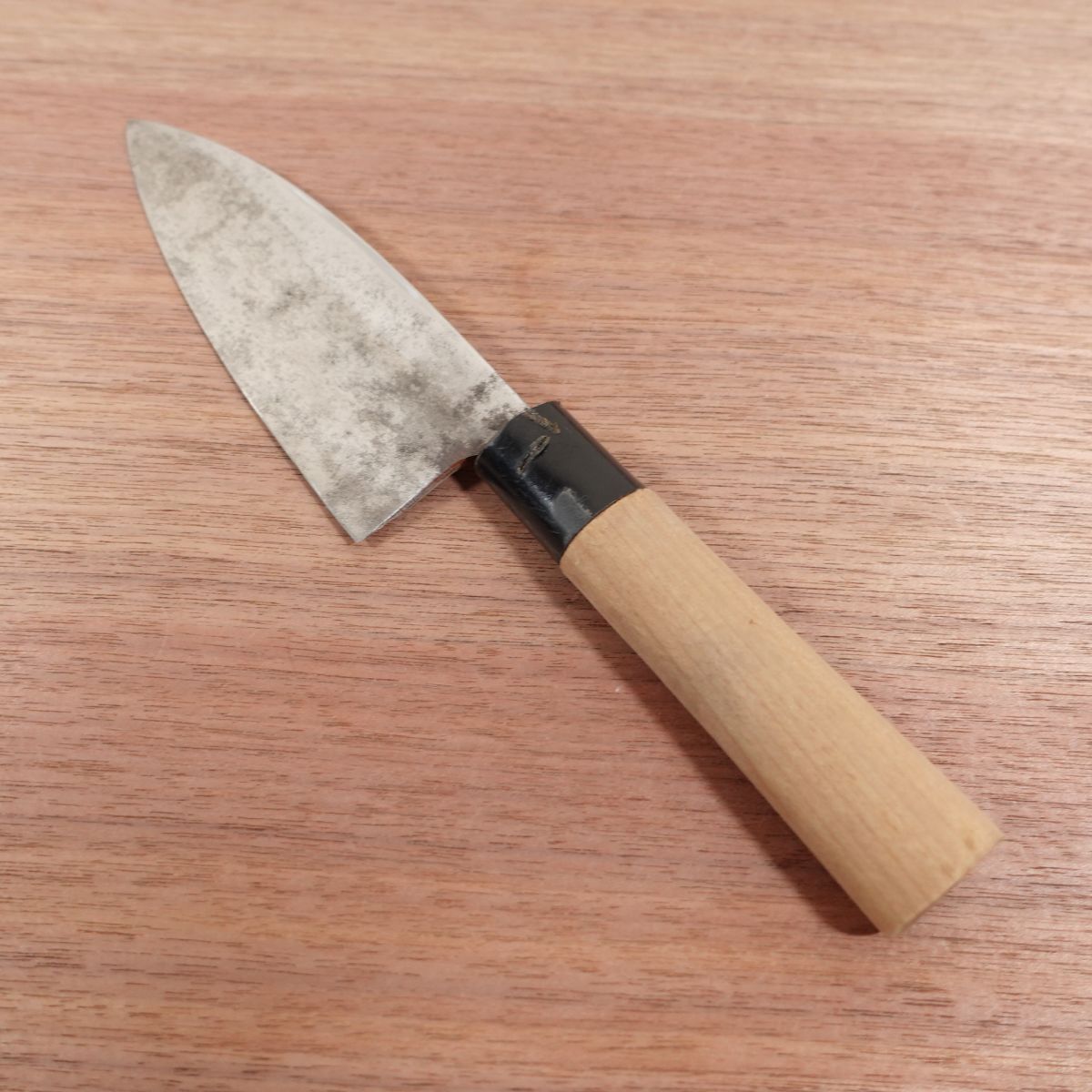 Couteau Tessai Ko-Deba, aiguisé, fabriqué par Tessai, acier au carbone, biseau unique, 140mm