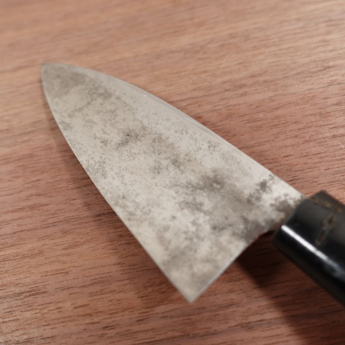 Couteau Tessai Ko-Deba, aiguisé, fabriqué par Tessai, acier au carbone, biseau unique, 140mm