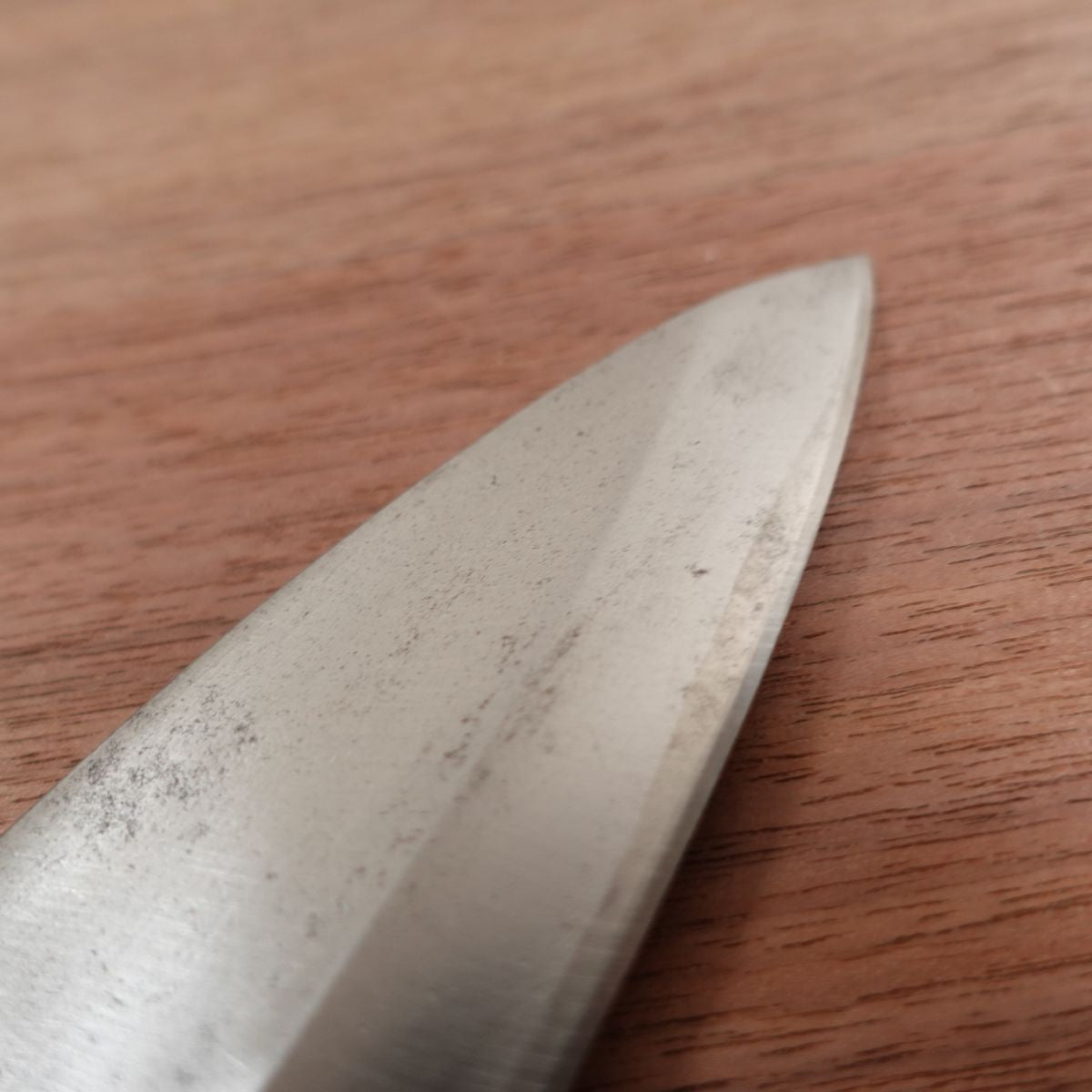 Couteau Tessai Ko-Deba, aiguisé, fabriqué par Tessai, acier au carbone, biseau unique, 140mm