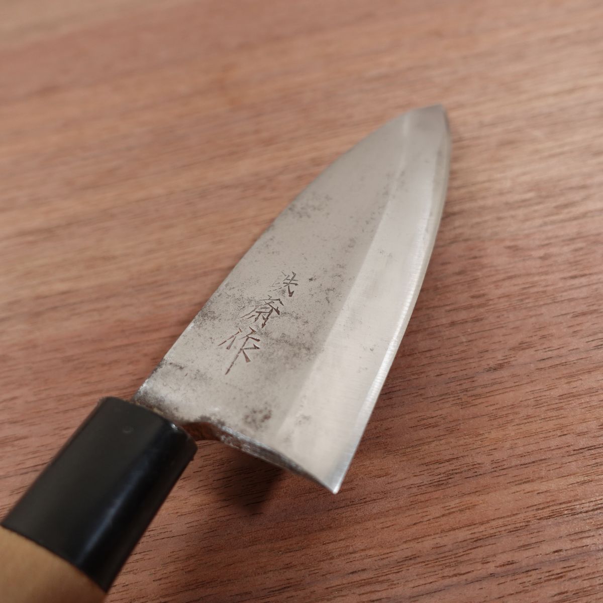 Couteau Tessai Ko-Deba, aiguisé, fabriqué par Tessai, acier au carbone, biseau unique, 140mm