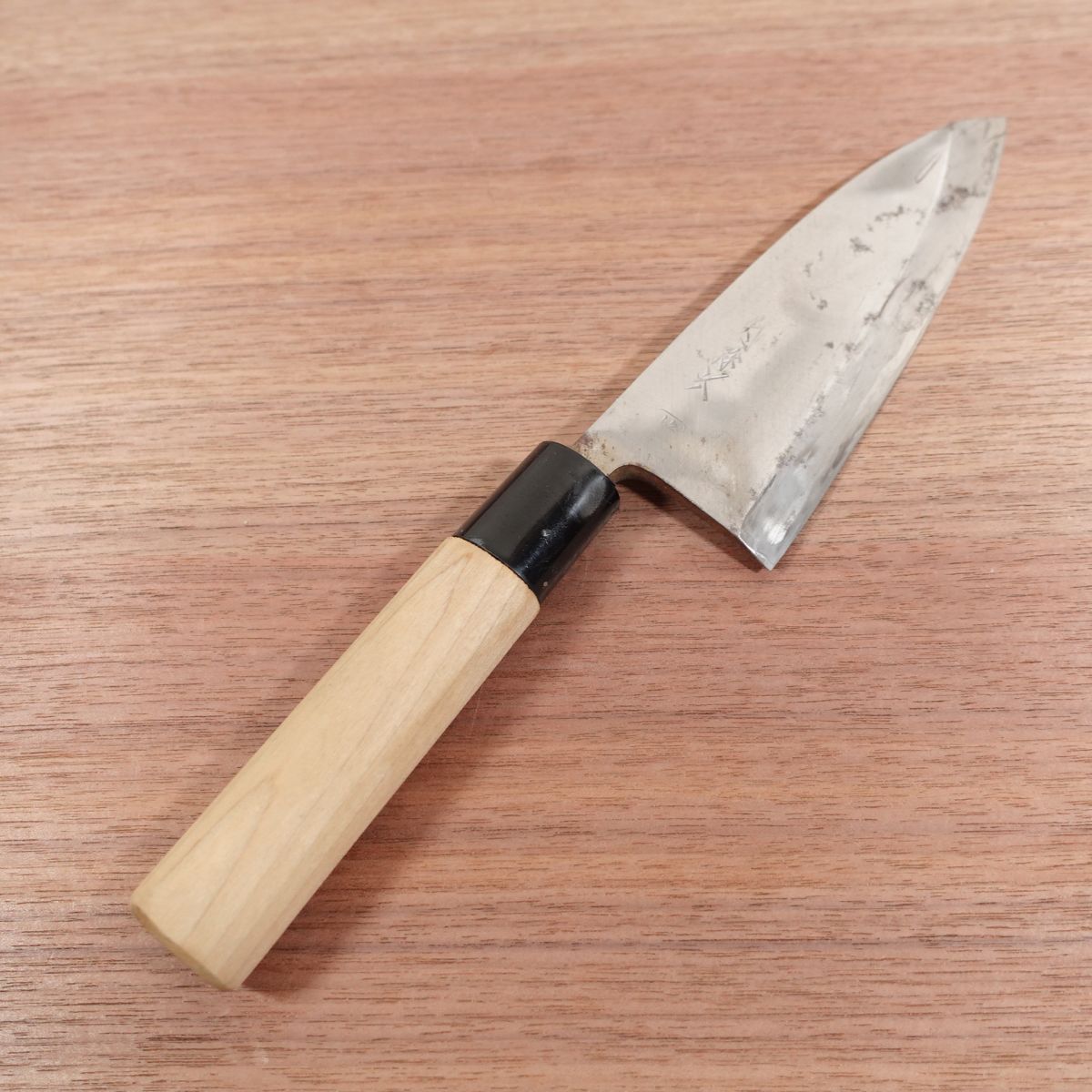 Couteau Seki Magoroku Deba, aiguisé, Ume, acier au carbone, biseau unique, 155 mm