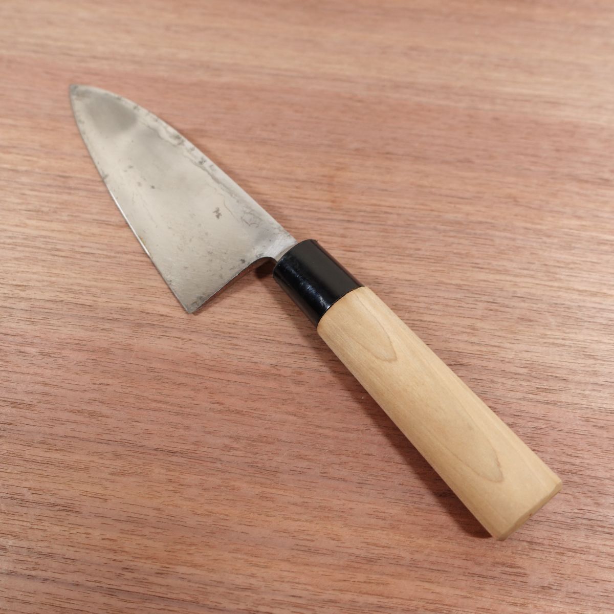 Couteau Seki Magoroku Deba, aiguisé, Ume, acier au carbone, biseau unique, 155 mm