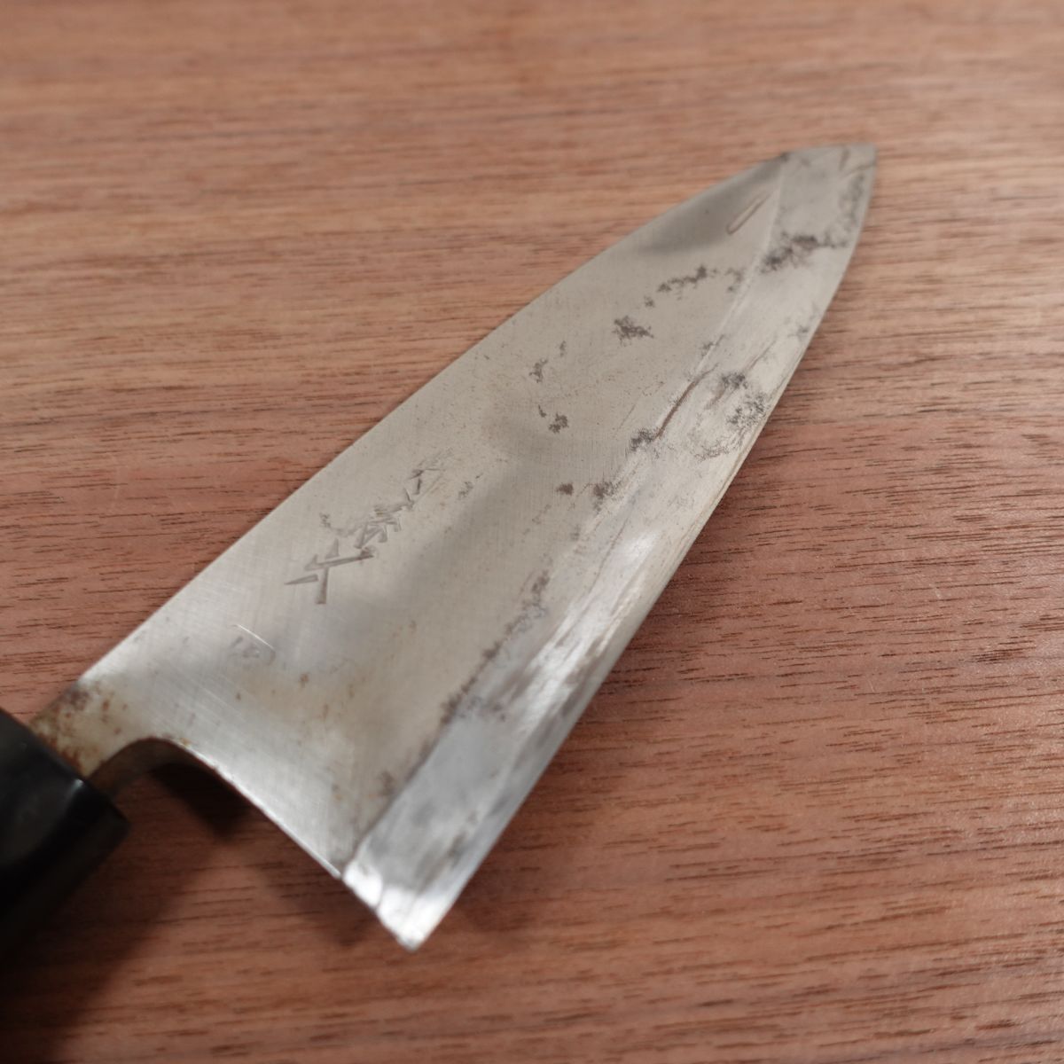 Couteau Seki Magoroku Deba, aiguisé, Ume, acier au carbone, biseau unique, 155 mm