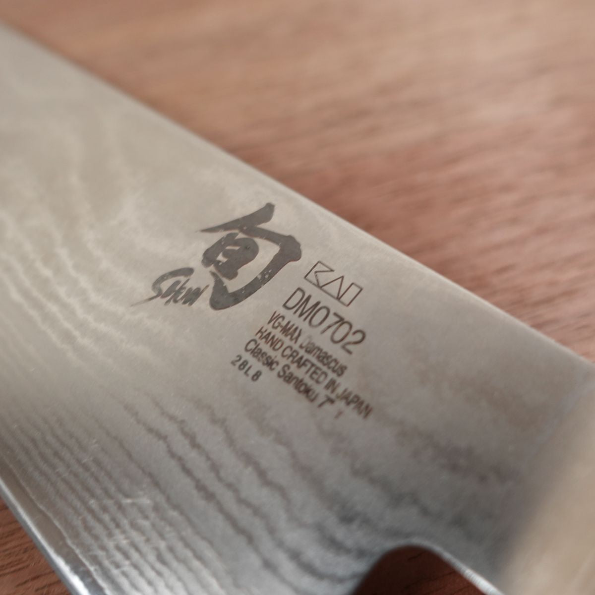 Couteau Santoku Shun, aiguisé, Damas, couteau de cuisine toutes fonctions, KAI DM0702, 175mm