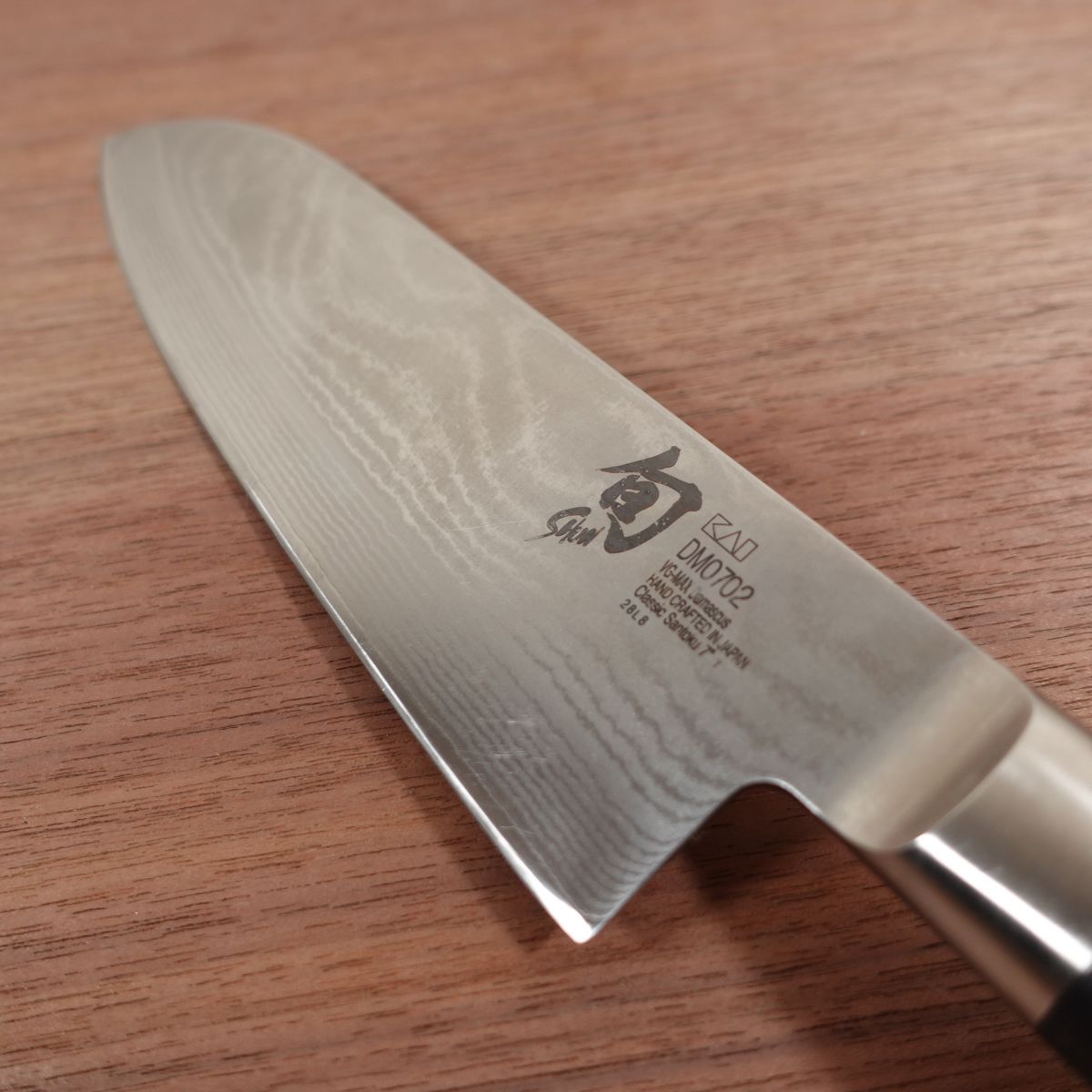Couteau Santoku Shun, aiguisé, Damas, couteau de cuisine toutes fonctions, KAI DM0702, 175mm