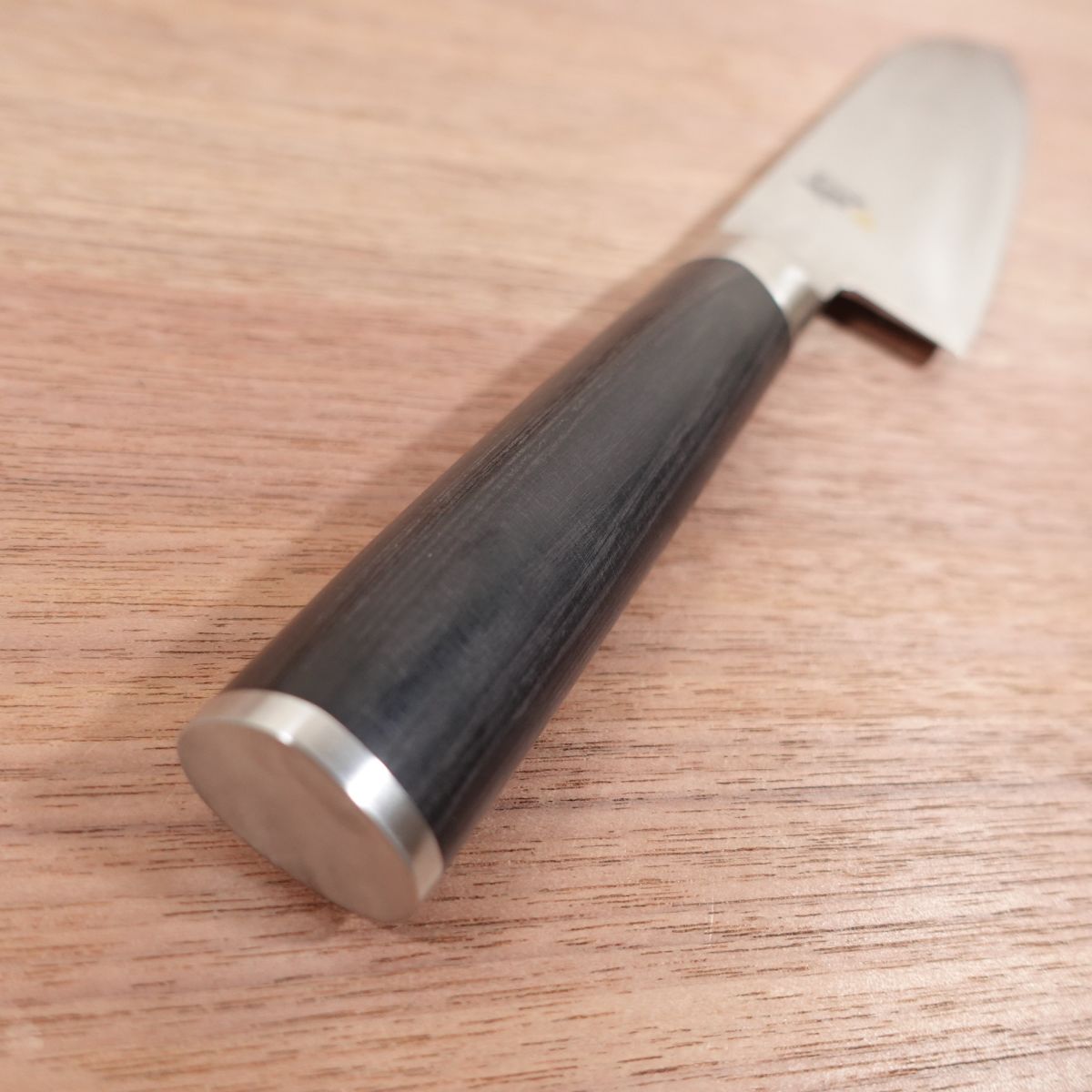 Couteau Santoku Shun, aiguisé, Damas, couteau de cuisine toutes fonctions, KAI DM0702, 175mm
