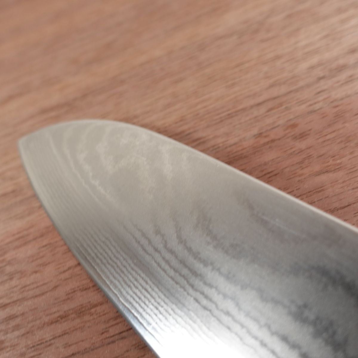 Couteau Santoku Shun, aiguisé, Damas, couteau de cuisine toutes fonctions, KAI DM0702, 175mm