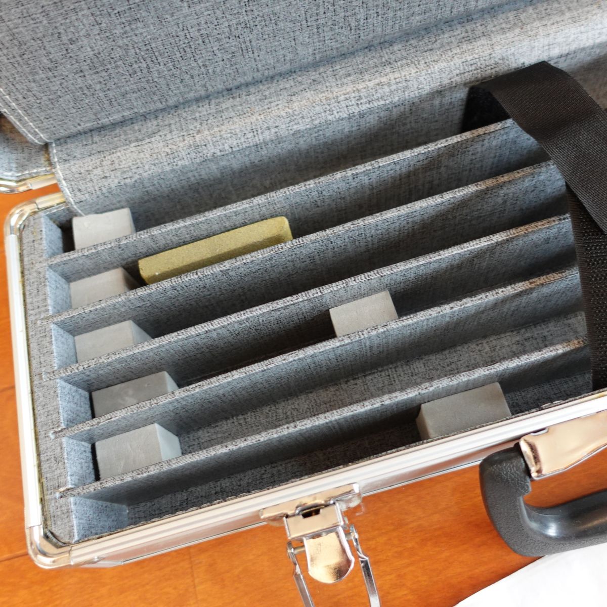 Takeuchi Hamono Seisakusho Messerkoffer, Silberner Aktenkoffer, Messer-Aufbewahrungskoffer, Tasche, Schloss inklusive