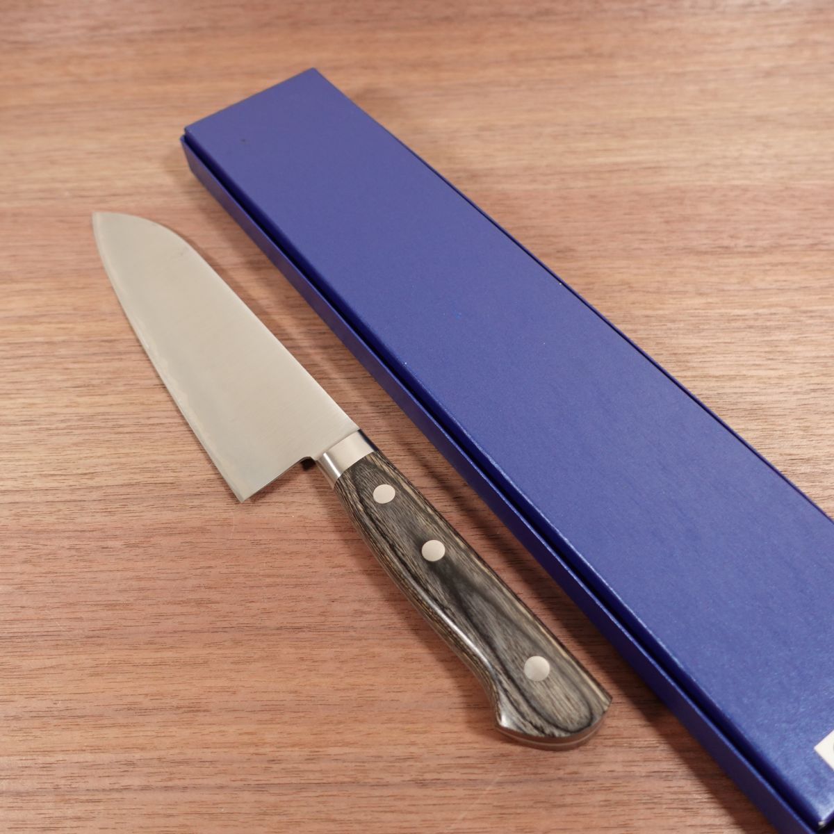 Kunishige Santoku Knife, Sharpened, GOLD, Hon-Warikomi DP, Unused Stored Item, Boxed, 170mm