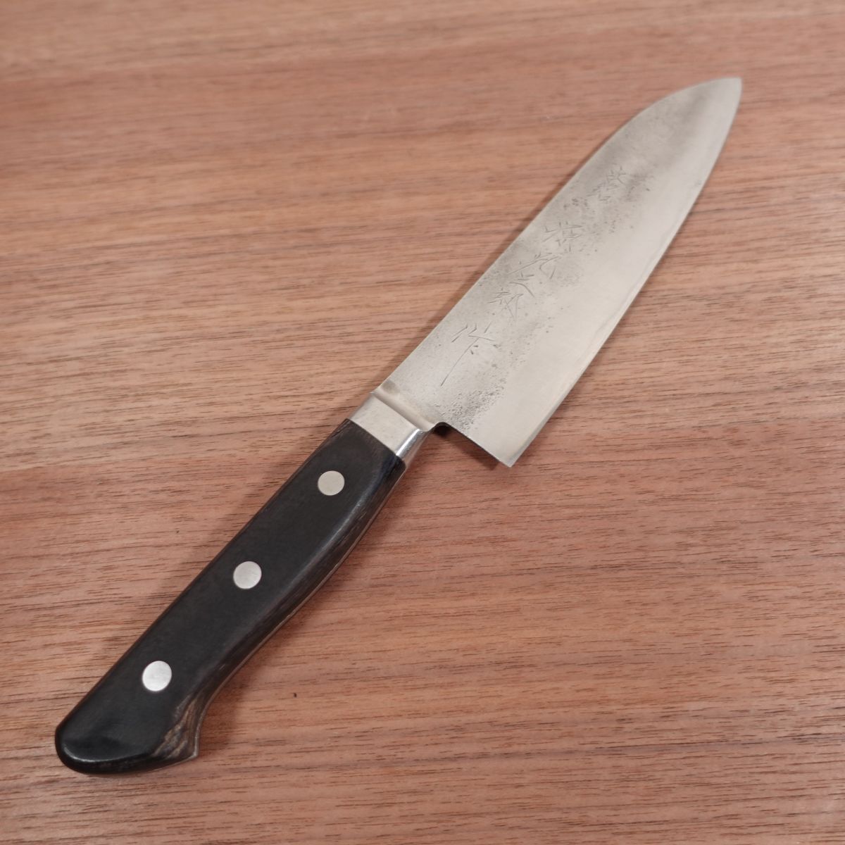 Minamoto Kozaburo Santoku Knife, Sharpened, Honmei, Nashiji Finish, Hon-Warikomi, Saijo, 165mm