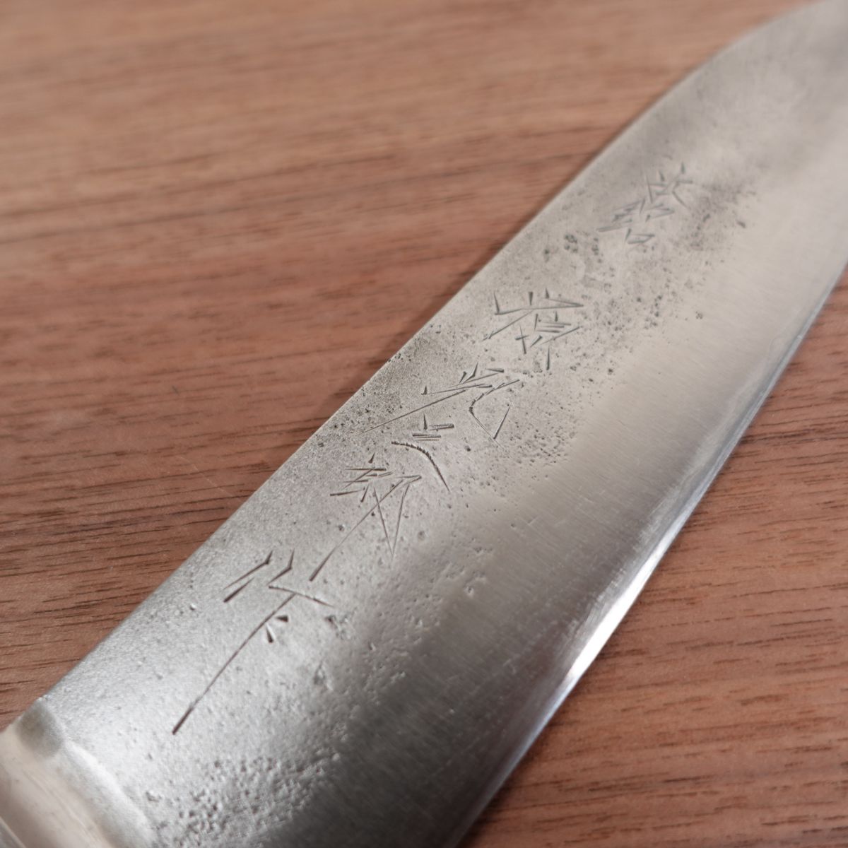 Minamoto Kozaburo Santoku Knife, Sharpened, Honmei, Nashiji Finish, Hon-Warikomi, Saijo, 165mm