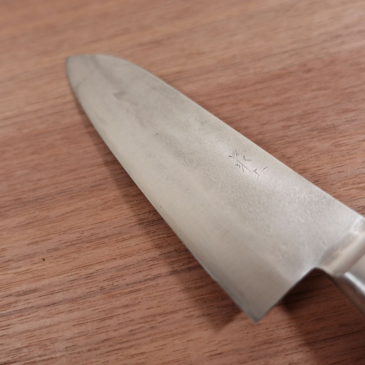 Minamoto Kozaburo Santoku Knife, Sharpened, Honmei, Nashiji Finish, Hon-Warikomi, Saijo, 165mm