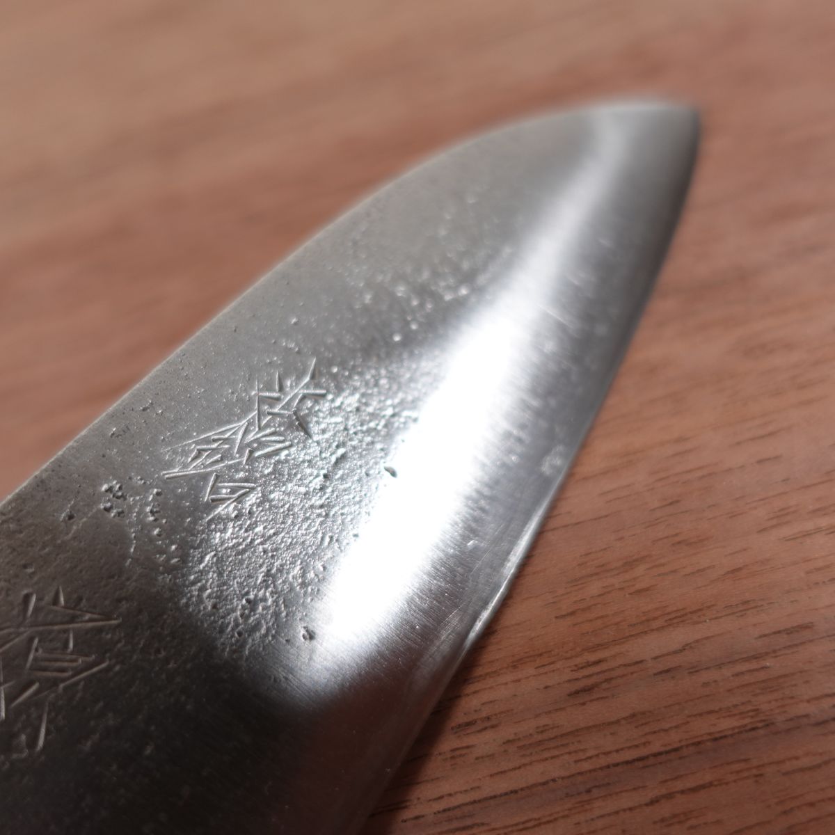 Minamoto Kozaburo Santoku Knife, Sharpened, Honmei, Nashiji Finish, Hon-Warikomi, Saijo, 165mm