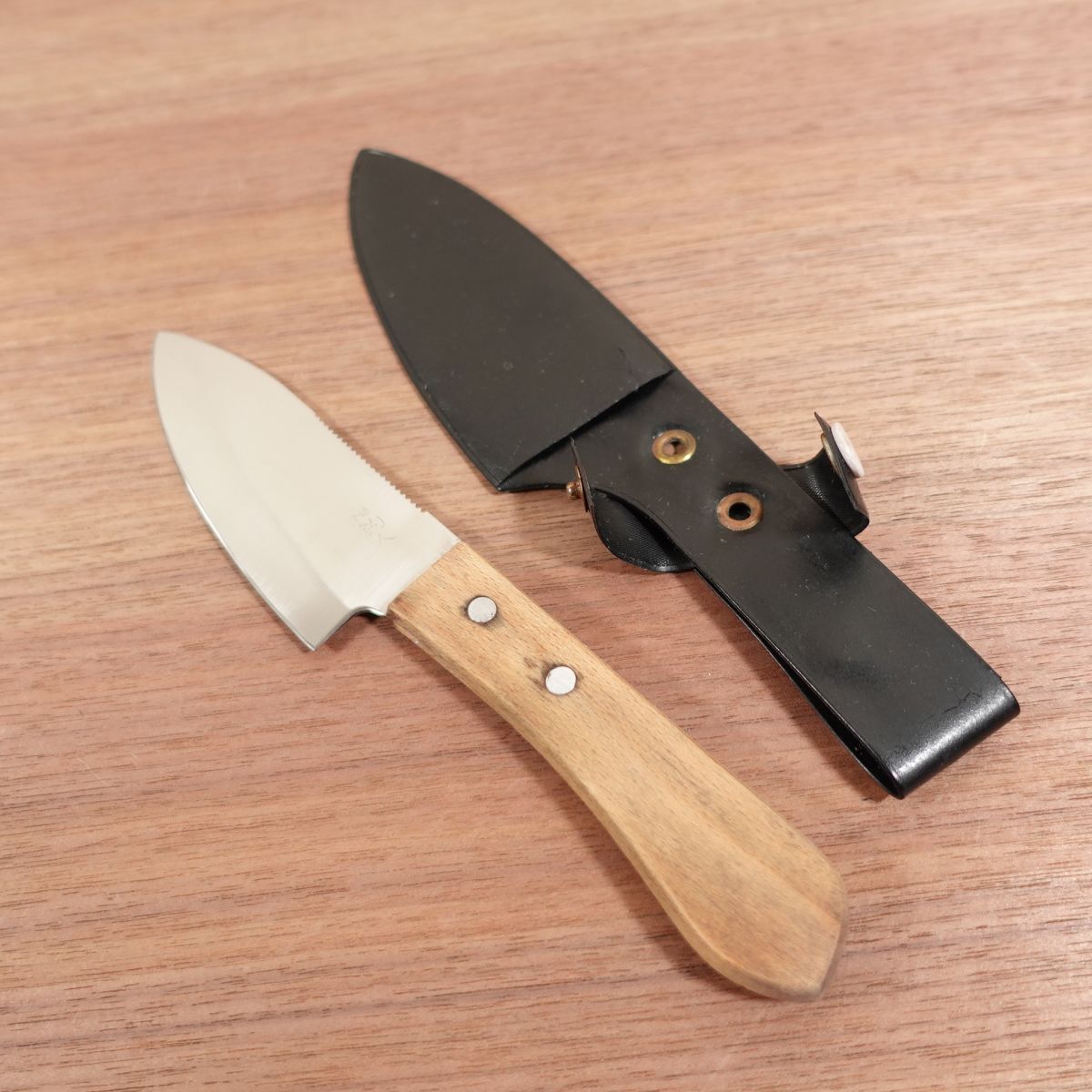 Tsuribito Aji-Kiri Knife, Sharpened, Double Bevel, Stainless Steel, Serrated, Sheath Included, Ko-Deba Knife, 100mm
