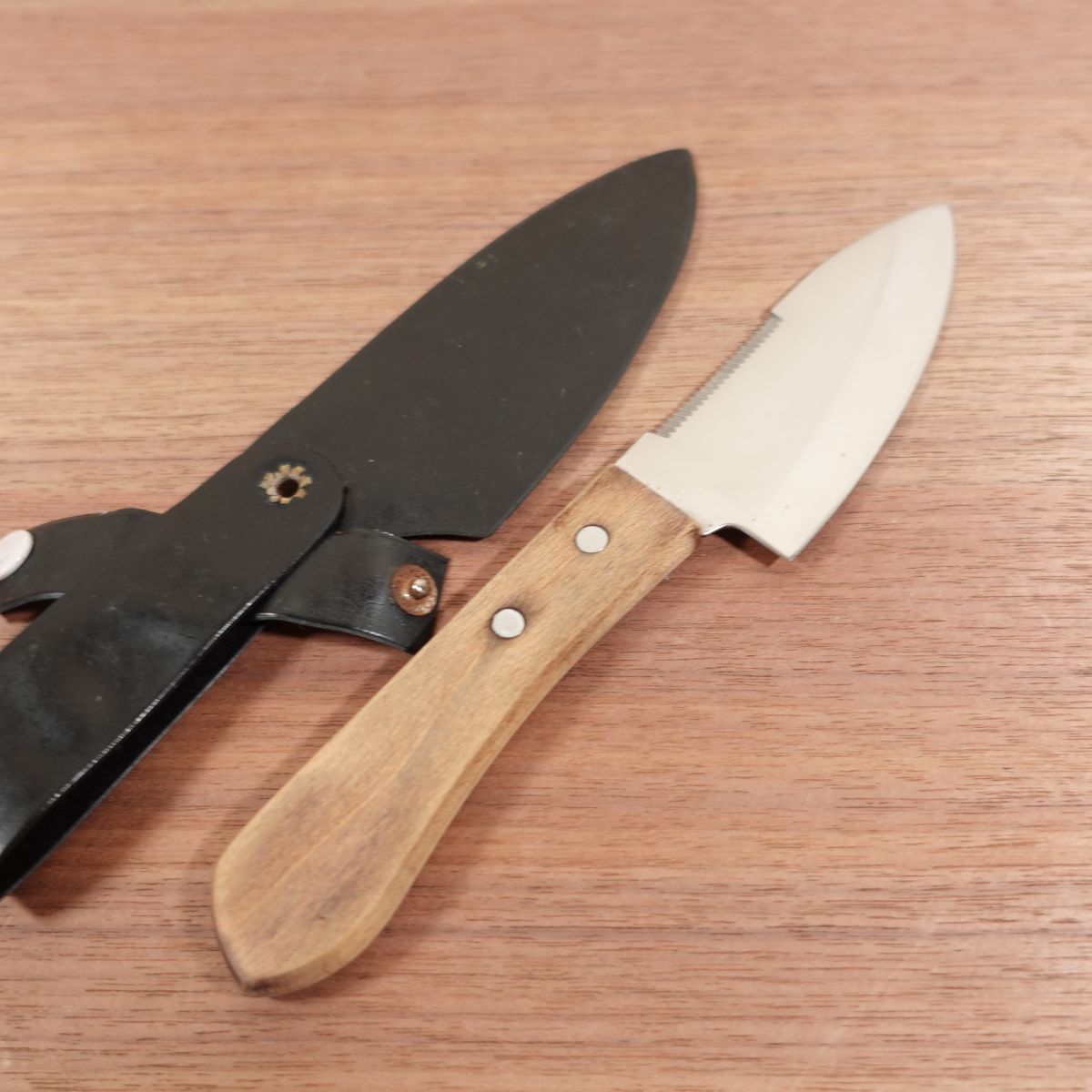 Tsuribito Aji-Kiri Knife, Sharpened, Double Bevel, Stainless Steel, Serrated, Sheath Included, Ko-Deba Knife, 100mm