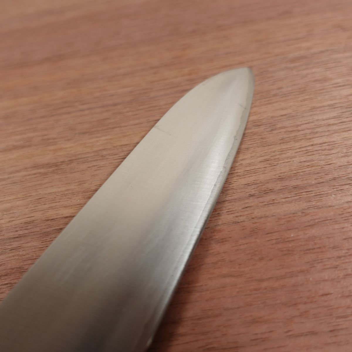 Sakaiya Isshin Santoku Knife, Sharpened, All-Purpose Knife, Hon-Warikomi, Sakaiya Isshin Saku, 180mm