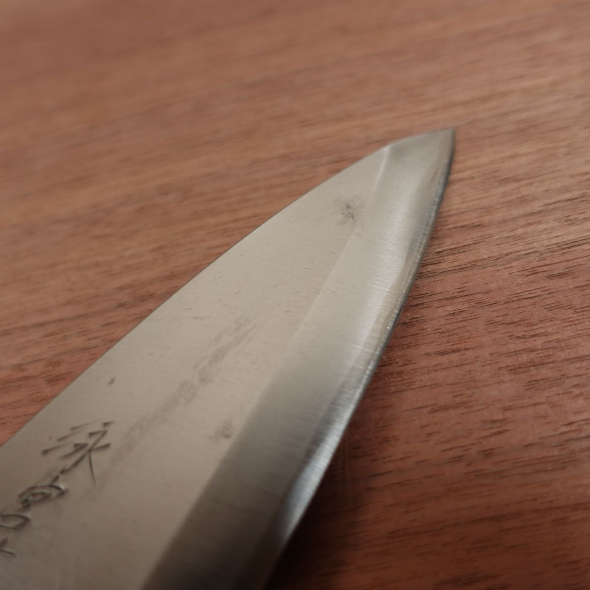 Kukurinomiya Renzan Deba Messer, geschärft, Wasserbüffel-Achkantgriff, Karbonstahl, einseitiger Anschliff, selten, 180mm