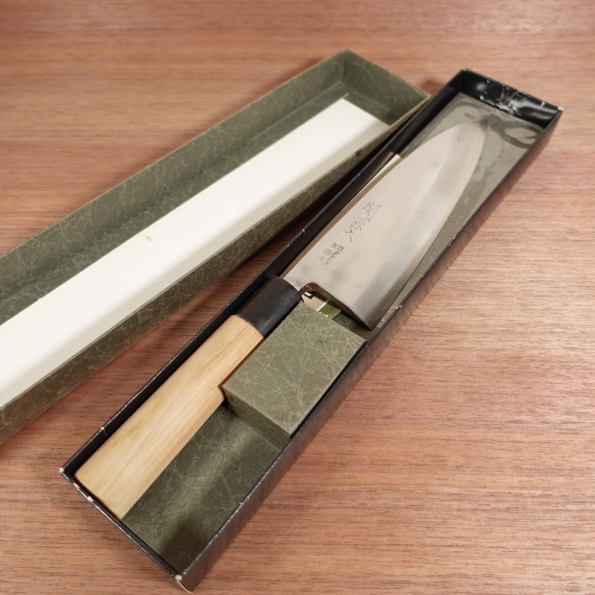 Seki Magoroku Deba Knife, Sharpened, Water Buffalo Handle, Composite Stainless Steel, Hon-Tanzo, Box Included, Unused Stored Item, Single Bevel, 185mm