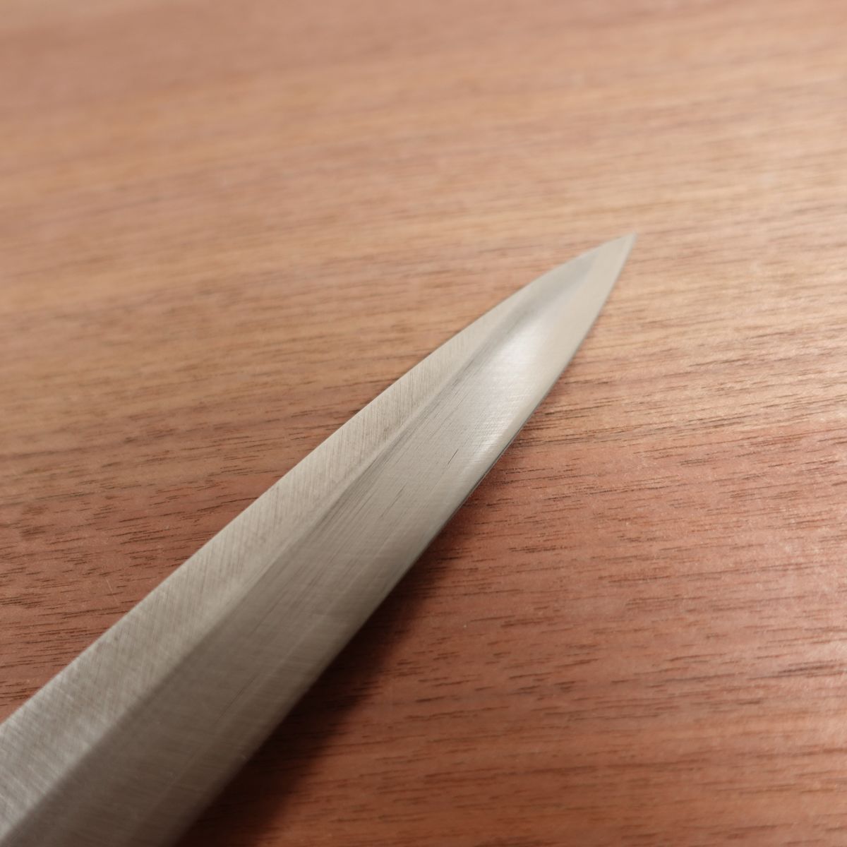 Kiya Yanagiba Knife, Sharpened, Hand-Forged Sashimi Knife, Box Included, Nearly Unused Stored Item, Carbon Steel, Single Bevel, 210mm