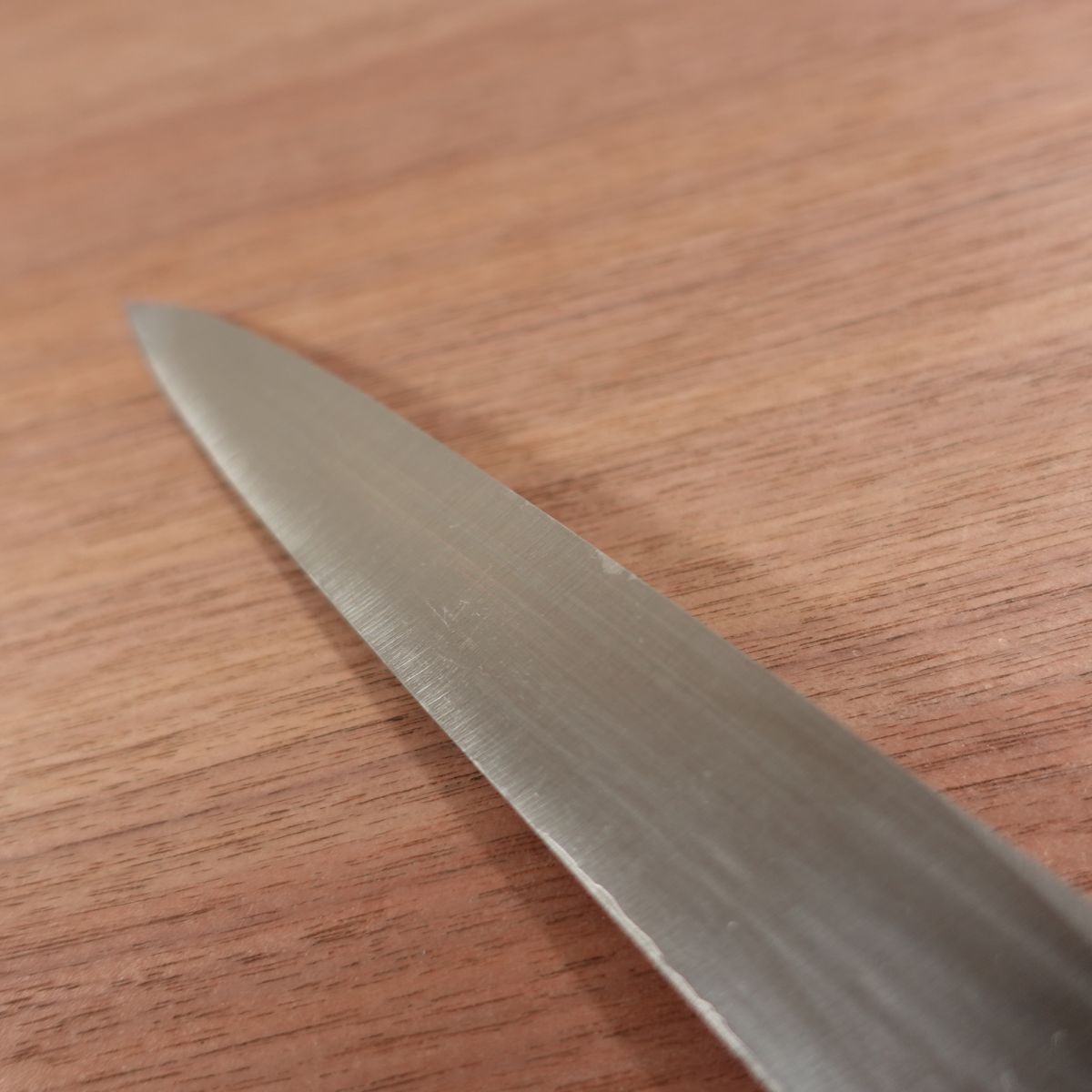 Yoshitsugu Yanagiba Knife, Sharpened, Yoshitsugu Saku, Sashimi Knife, Carbon Steel, Single Bevel, Nearly Unused Stored Item, 210mm