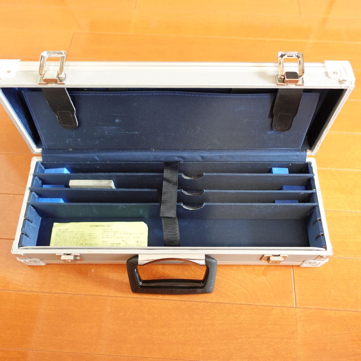 Takeuchi Hamono Knife Case, KGC, Silver, Attache Case, Knife Storage Case, Bag, Lock Included, Rust Eraser Included, Lightly Used