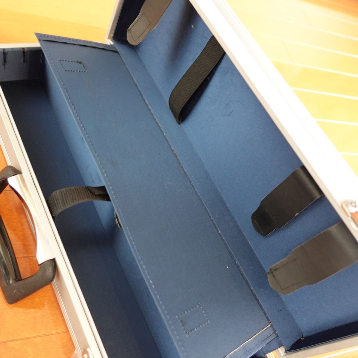 Takeuchi Hamono Knife Case, KGC, Silver, Attache Case, Knife Storage Case, Bag, Lock Included, Rust Eraser Included, Lightly Used