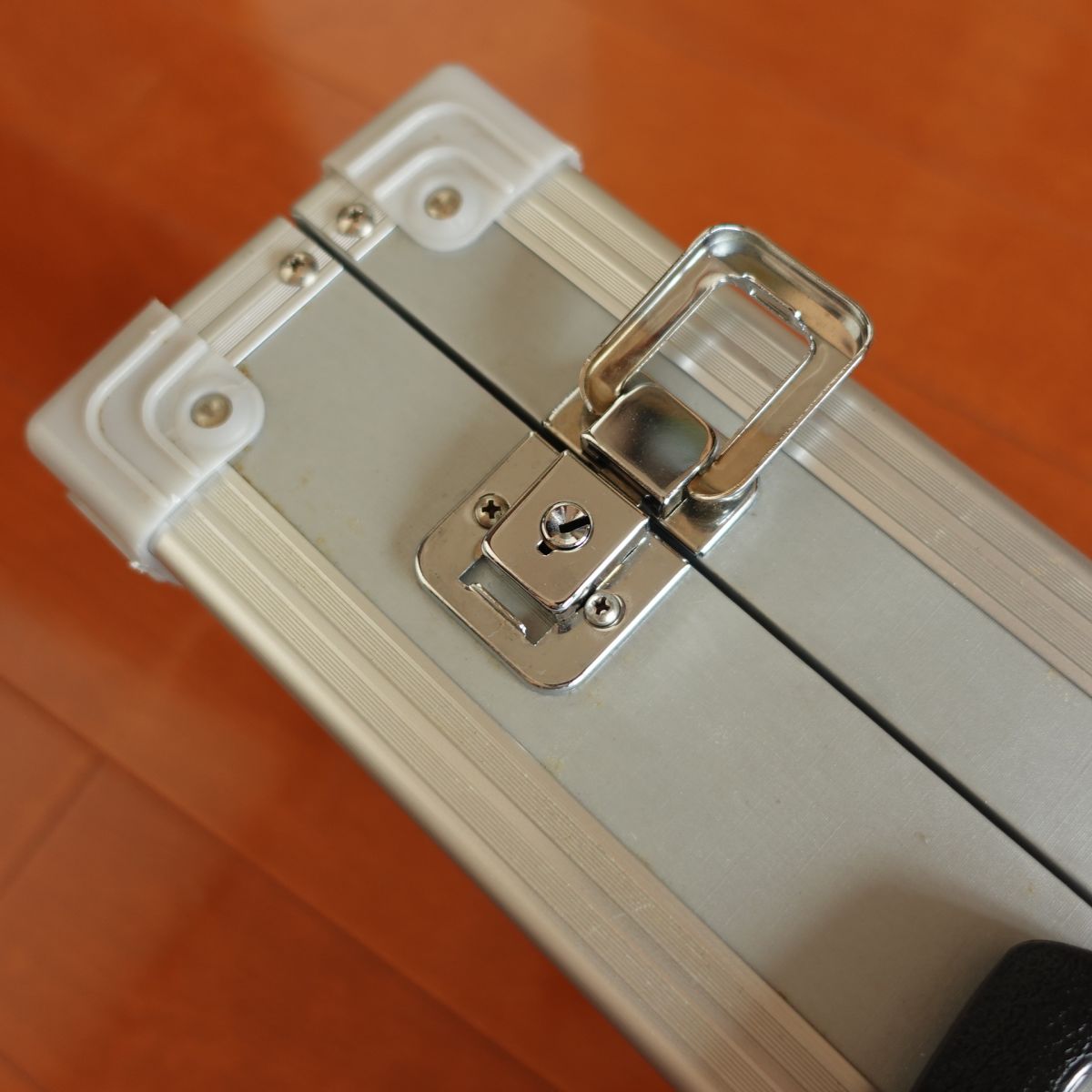 Takeuchi Hamono Knife Case, KGC, Silver, Attache Case, Knife Storage Case, Bag, Lock Included, Rust Eraser Included, Lightly Used