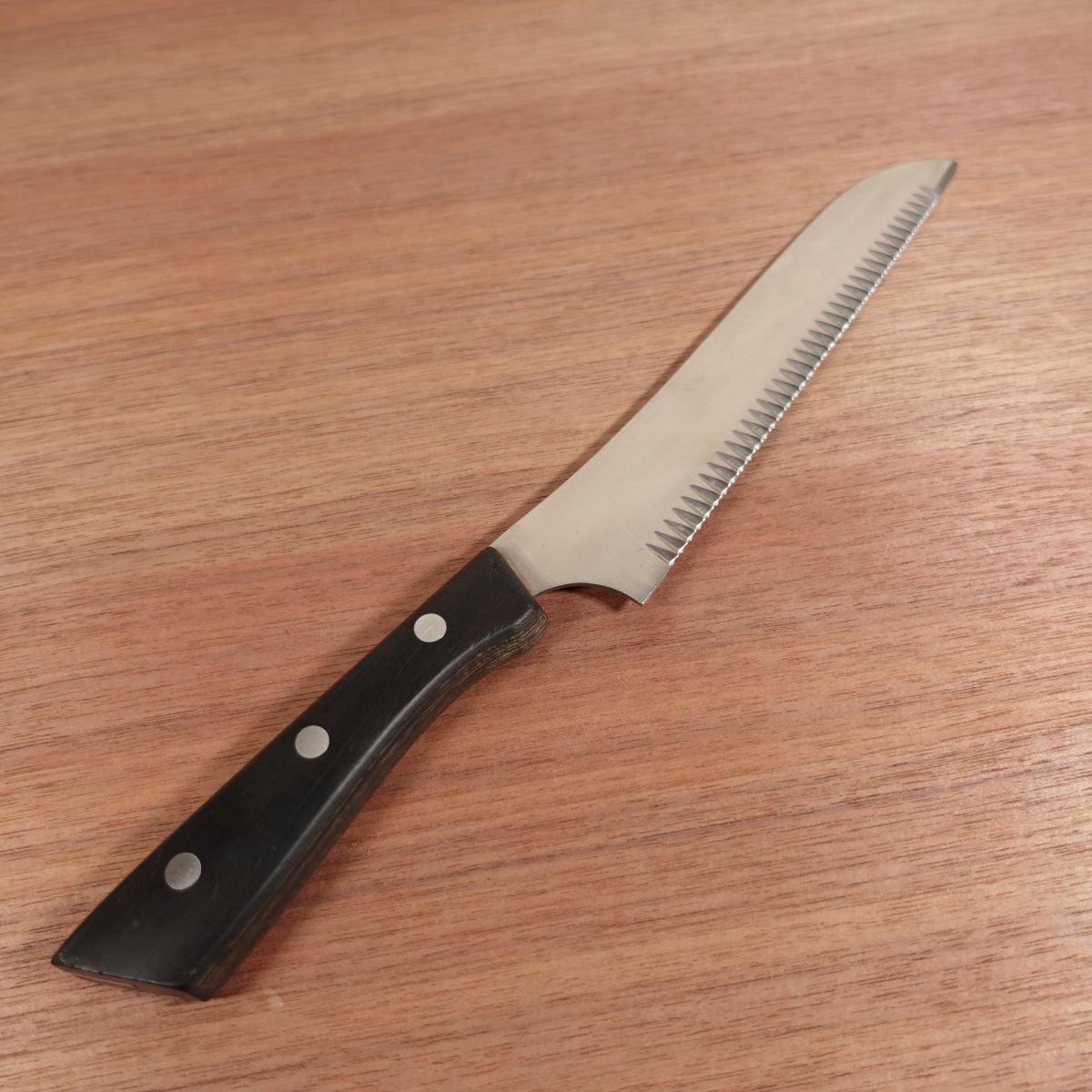 Tsuboyoshikane Cheese Knife Wavy Zigzag Serrated Stainless Steel 180mm