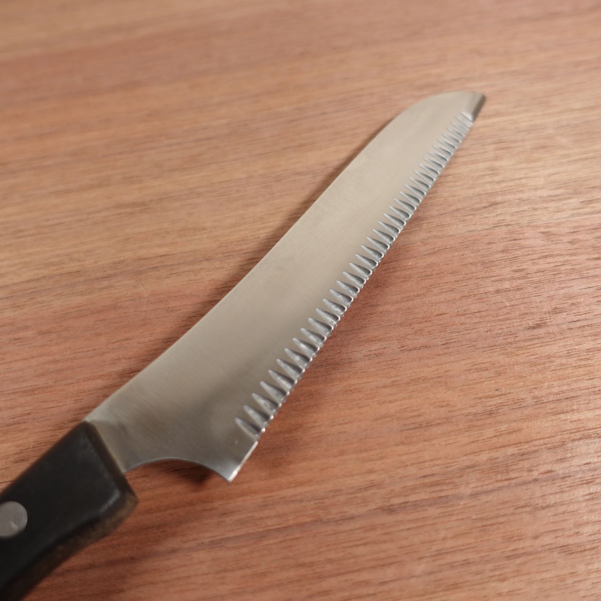 Tsuboyoshikane Cheese Knife Wavy Zigzag Serrated Stainless Steel 180mm